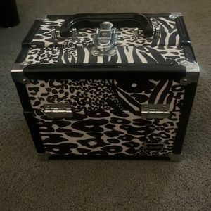 caboodles jewlrey/ makeup/ storage box